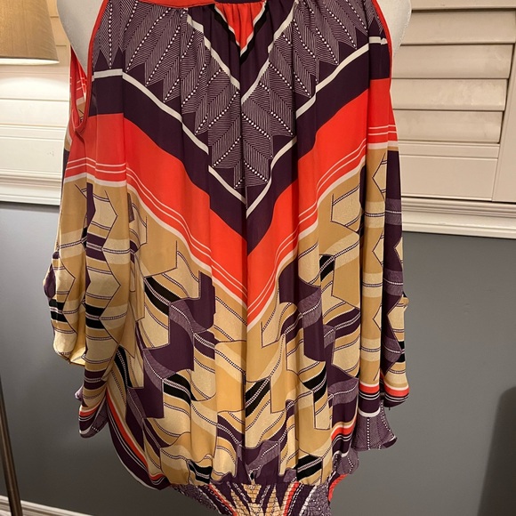 Beautiful Colorful size L butterfly sleeve blouse - Picture 8 of 8